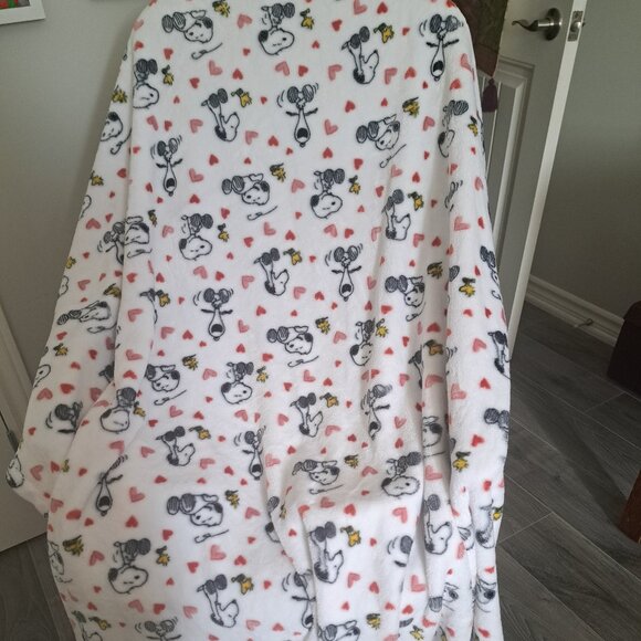 BERKSHIRE PEANUTS fleece blanket hearts love Valentines Day JOY cozy soft - Picture 4 of 7